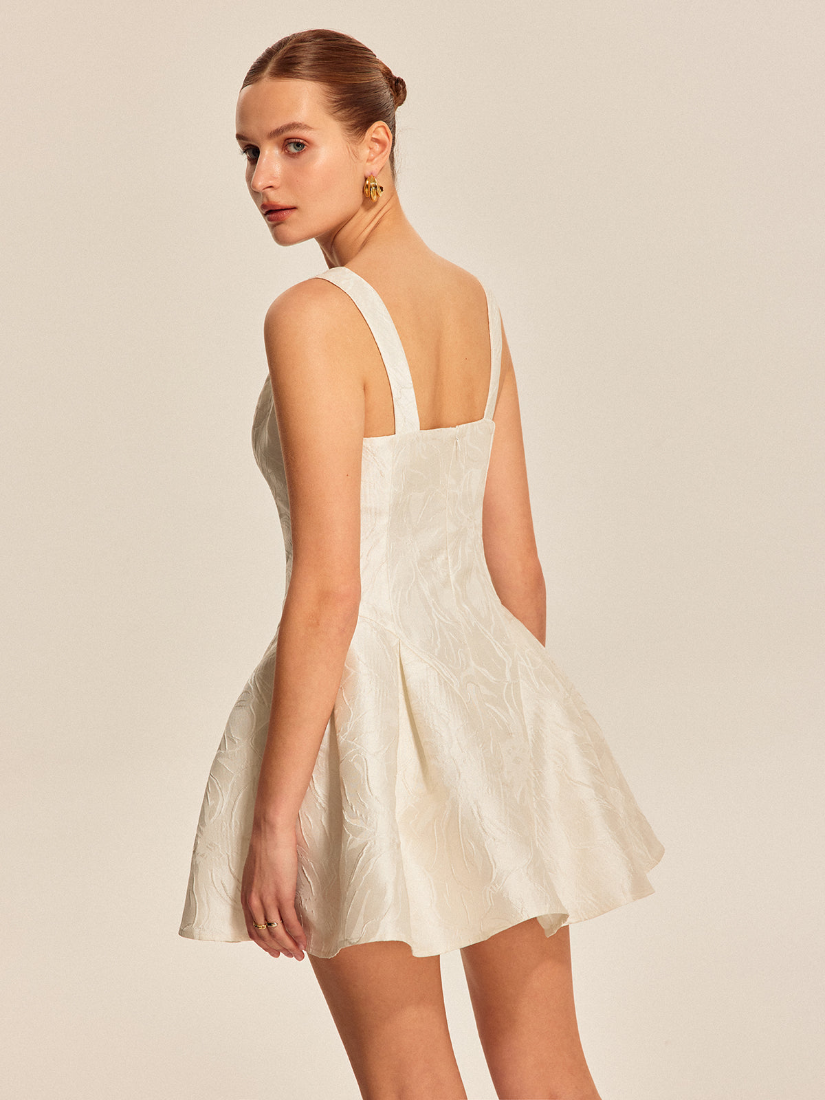 Kalp Yakalı, Kloş Elbise