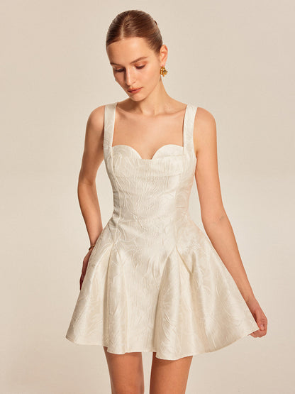 Kalp Yakalı, Kloş Elbise