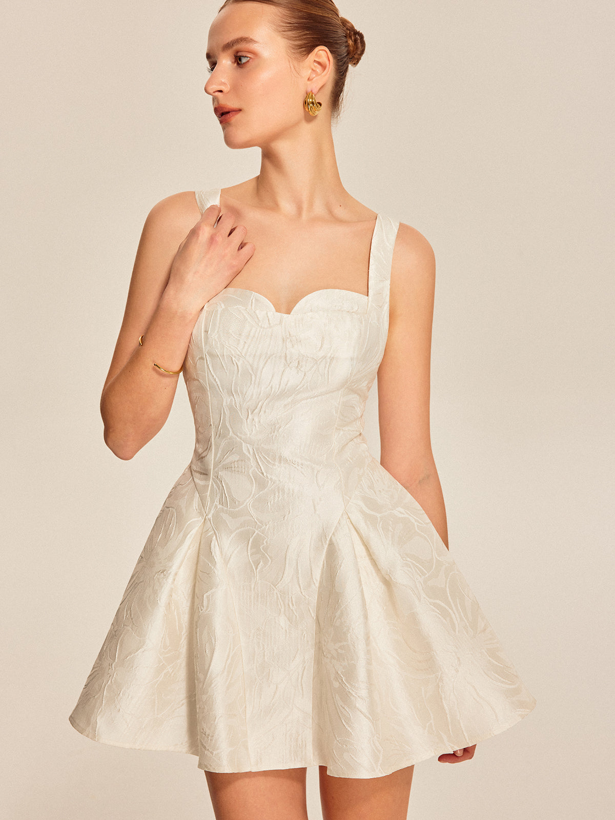 Kalp Yakalı, Kloş Elbise