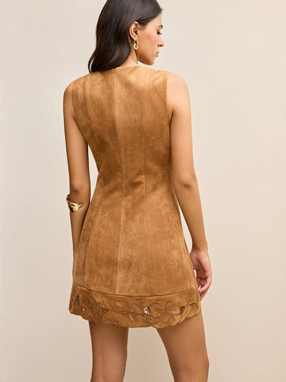 Süet Görünümlü Çiçek İşlemeli Kolsuz Mini Elbise