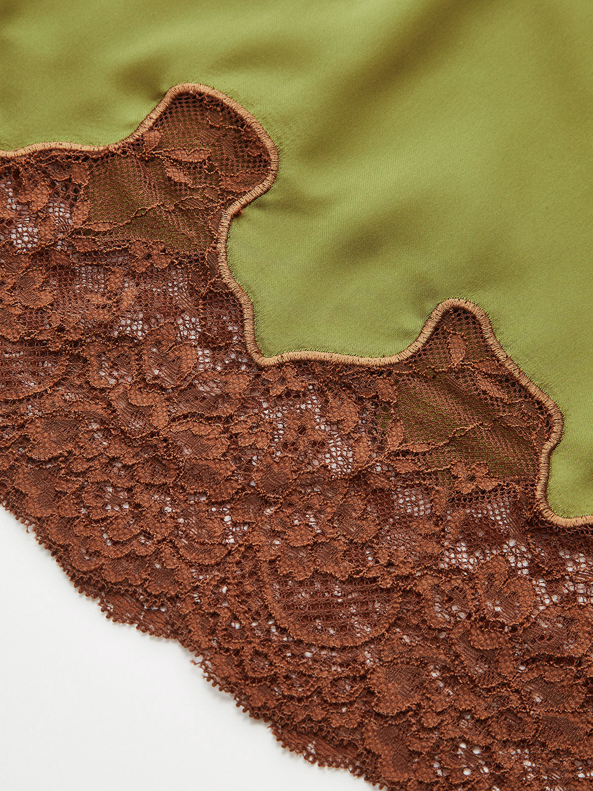 Dantel Detaylı Saten Mini Etek