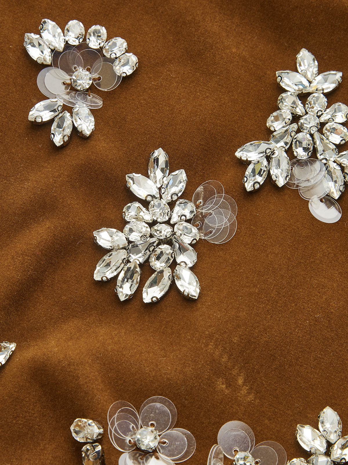 Kristal İşlemeli Kadife Kolsuz Mini Elbise